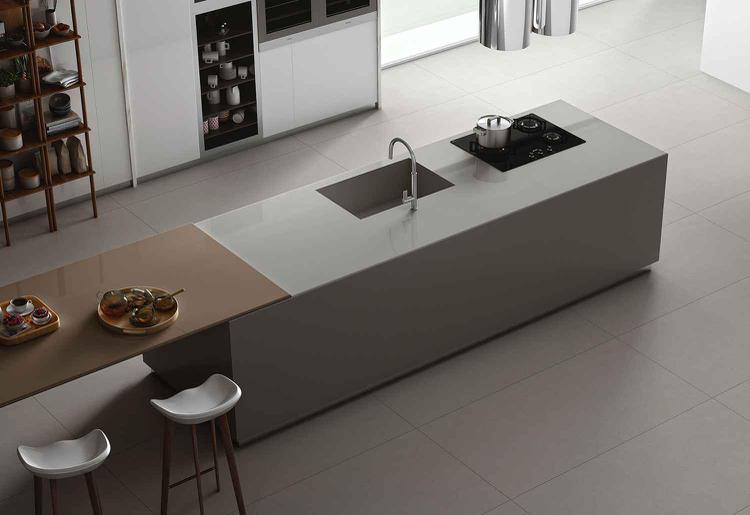 QUTONE FULL BODY TIERRA GRIS 2400X800X15mm